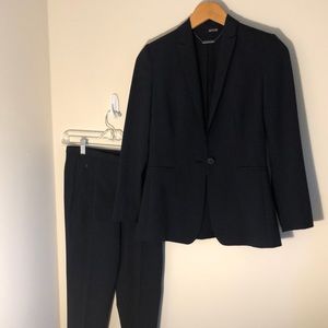 Elie Tahari Navy blue pant suit